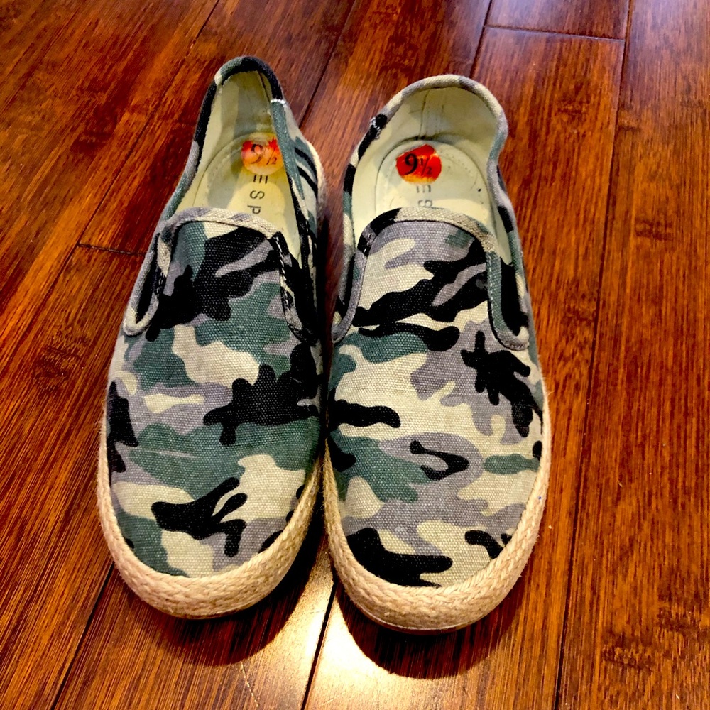 Slip on camouflage shoes